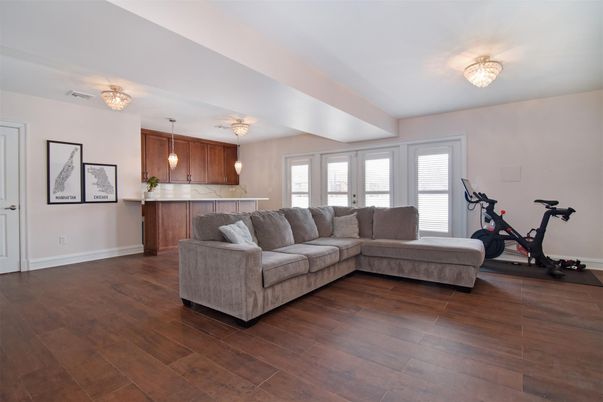 Fitness Equipment, Interior, Living room, Pendant Lights, Wood Texture Flooring