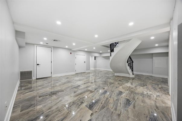 Empty room, Interior, Recessed Lighting