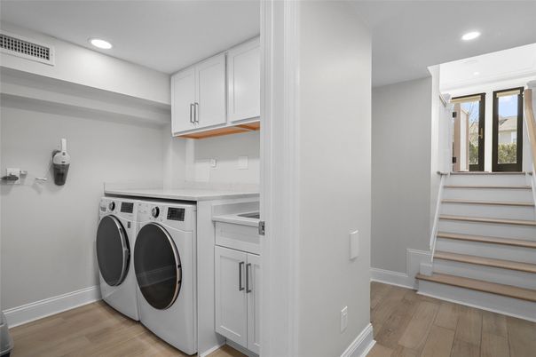 Interior, Recessed Lighting, Washer, Wood Texture Flooring