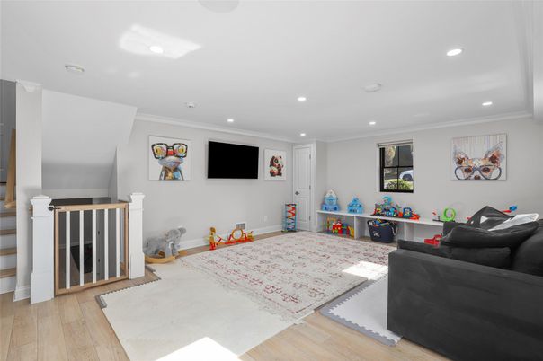 Interior, Living room, Recessed Lighting, Wood Texture Flooring