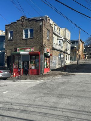 Exterior, Facade, Rowhouse