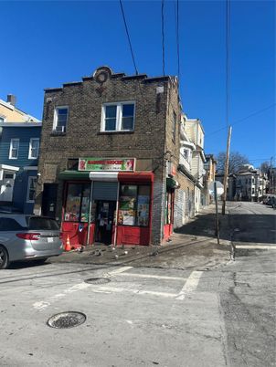 Exterior, Facade, Rowhouse