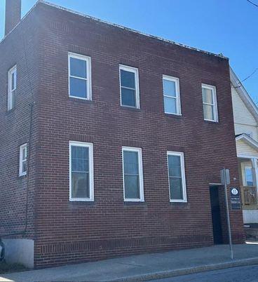 Exterior, Facade, Brick Facade, Rowhouse