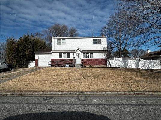 Attached, Exterior, Facade, Cape Cod