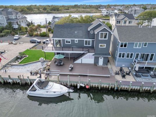 Exterior, Lake