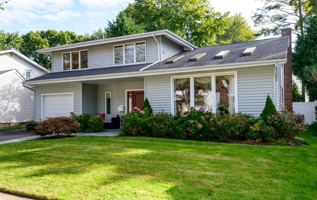 Attached, Exterior, Facade, Split Level