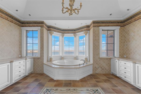 Bathroom, Interior, Recessed Lighting