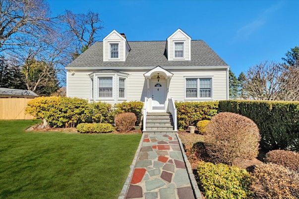 Exterior, Facade, Cape Cod