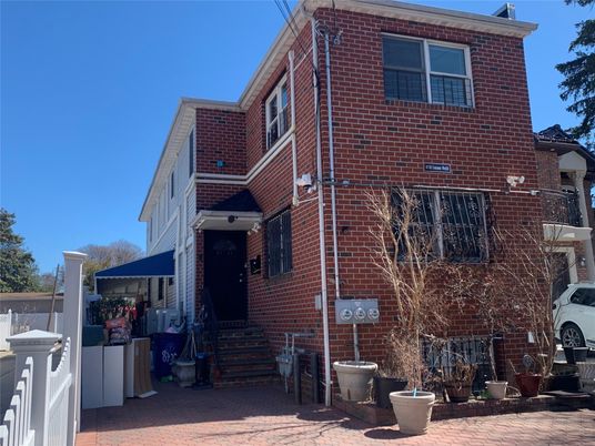 Exterior, Facade, Brick Facade, Rowhouse