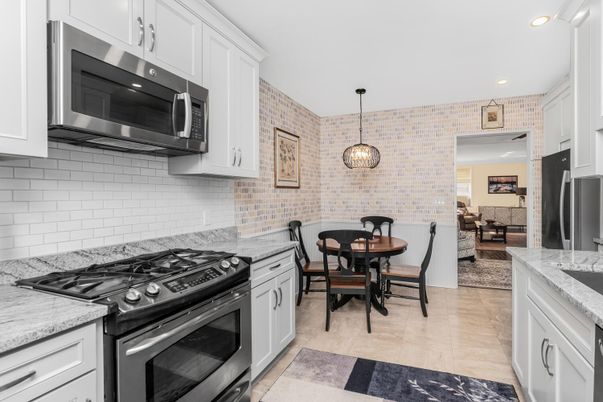 Dining room, Interior, Kitchen, Pendant Lights, Recessed Lighting, Stainless Steel Appliances