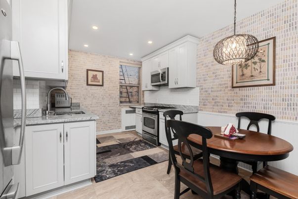 Dining room, Interior, Kitchen, Pendant Lights, Recessed Lighting, Stainless Steel Appliances