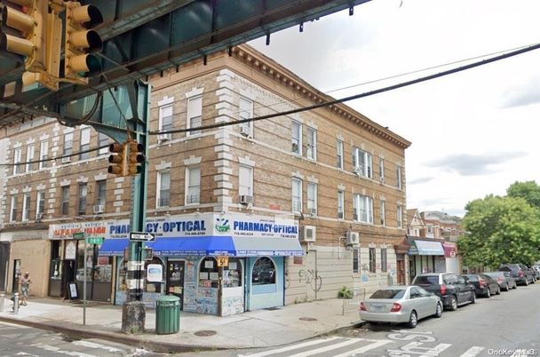 Exterior, Facade, Chicago School