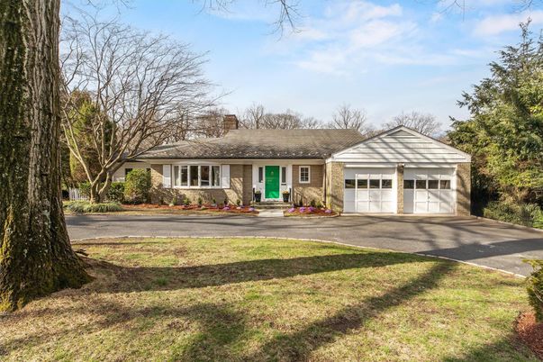 Attached, Exterior, Facade, Ranch
