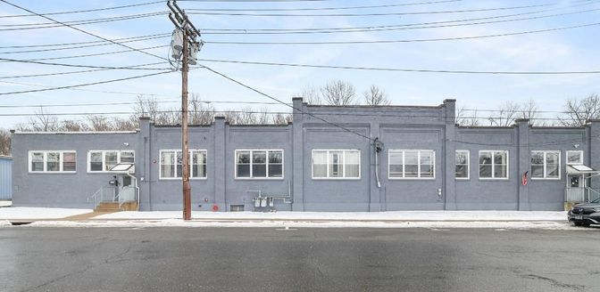 Exterior, Facade, Rowhouse