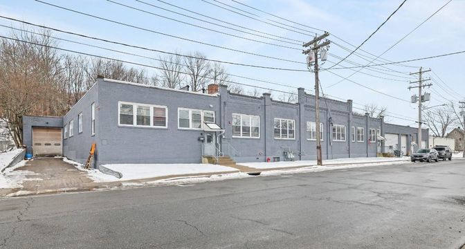 Attached, Exterior, Facade, Rowhouse