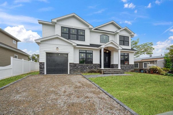 Attached, Exterior, Facade, Farmhouse