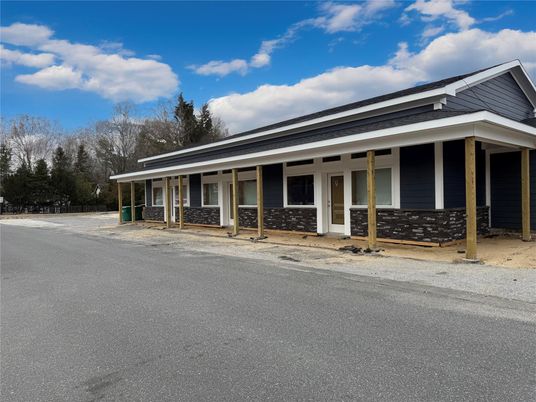 Attached, Exterior, Facade, Ranch
