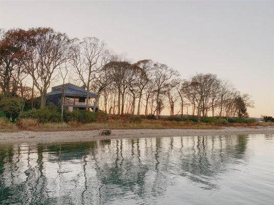 Exterior, Lake