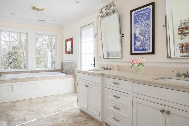 Bathroom, Dual Sink Vanities, Interior, Recessed Lighting