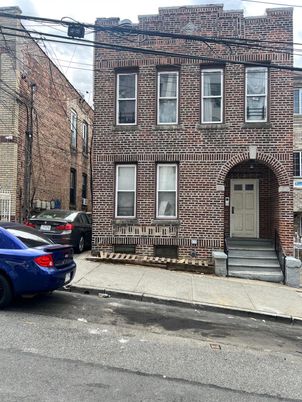 Exterior, Facade, Brick Facade, Rowhouse