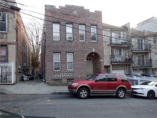 Exterior, Facade, Brick Facade, Rowhouse