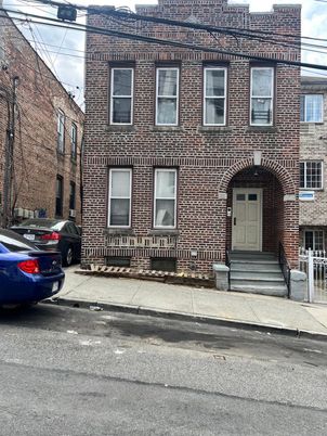 Exterior, Facade, Brick Facade, Rowhouse