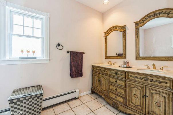 Bathroom, Dual Sink Vanities, Interior, Recessed Lighting