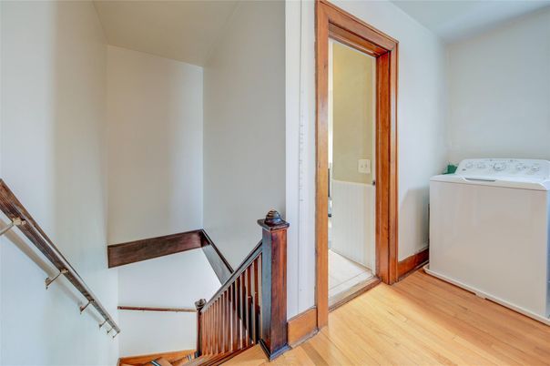 Interior, Washer, Wood Texture Flooring