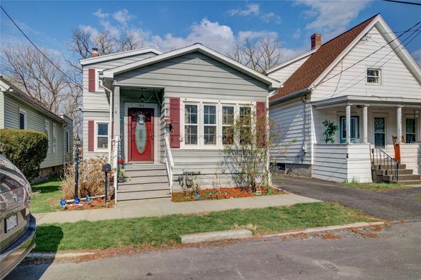 Exterior, Facade, Queen Anne Victorian