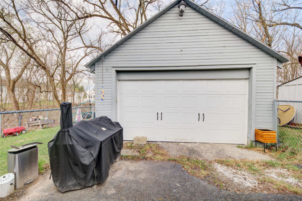 Detached Garage, Exterior