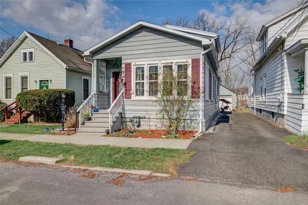 Exterior, Facade, Queen Anne Victorian