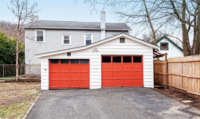 Detached Garage, Exterior