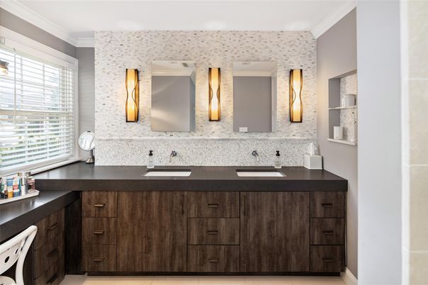 Bathroom, Dual Sink Vanities, Interior