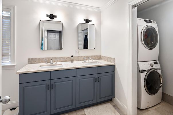 Bathroom, Dual Sink Vanities, Interior, Washer