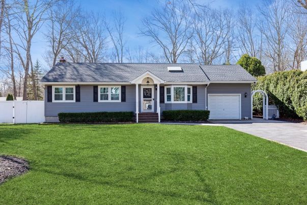 Attached, Exterior, Facade, Cape Cod