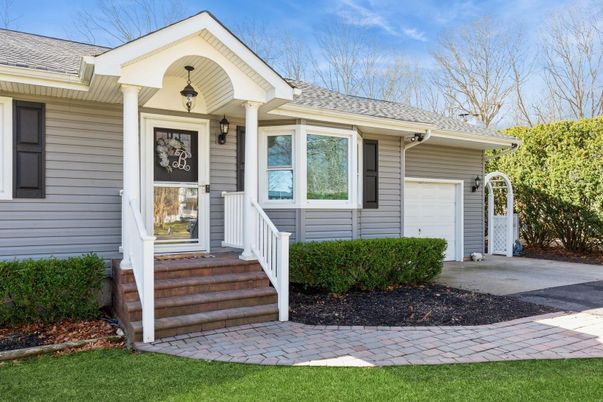 Attached, Exterior, Facade, Cape Cod