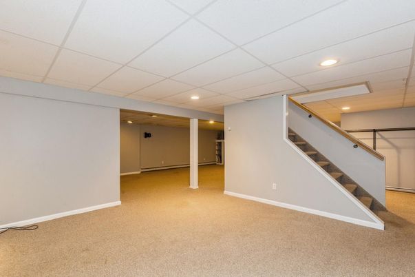Empty room, Interior, Recessed Lighting