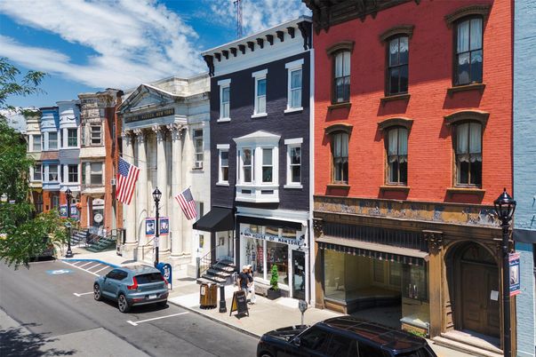 Exterior, Facade, Rowhouse