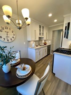 Chandelier, Dining room, Interior, Kitchen, Recessed Lighting, Wood Texture Flooring