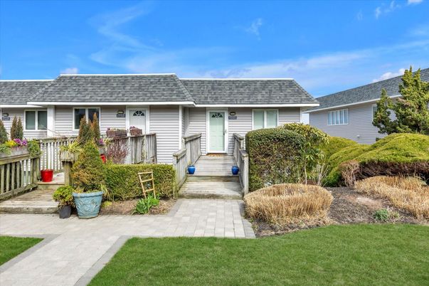Exterior, Facade, Cape Cod