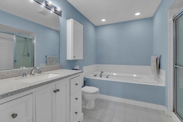 Bathroom, Interior, Recessed Lighting