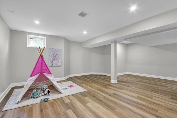 Empty room, Interior, Recessed Lighting, Wood Texture Flooring