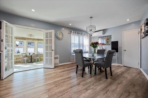 Chandelier, Dining room, Interior, Recessed Lighting, Wood Texture Flooring