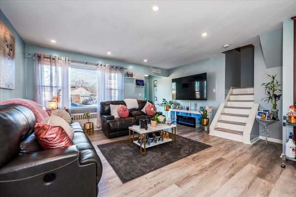 Interior, Living room, Recessed Lighting, Wood Texture Flooring