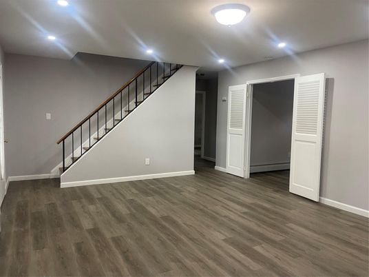 Empty room, Interior, Recessed Lighting, Wood Texture Flooring