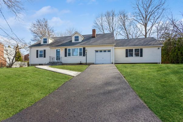 Attached, Exterior, Facade, Cape Cod