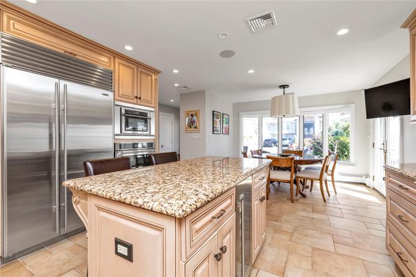 Dining room, Interior, Kitchen, Pendant Lights, Recessed Lighting, Stainless Steel Appliances