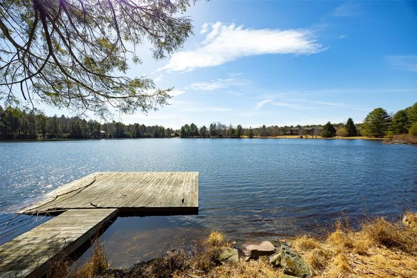 Exterior, Lake