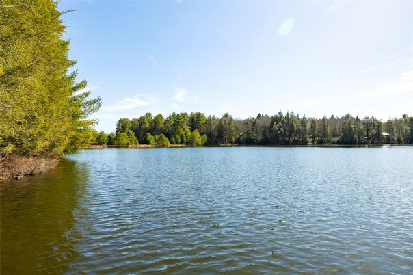 Exterior, Lake