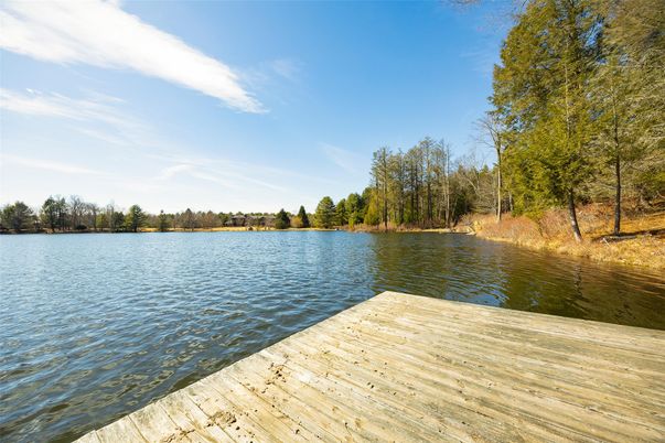 Exterior, Lake